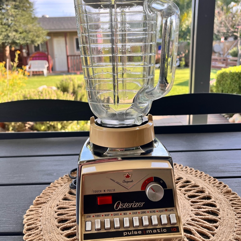 Osterizer Vintage Pulse-Matic 10 Glass Blender - Cream & Chrome